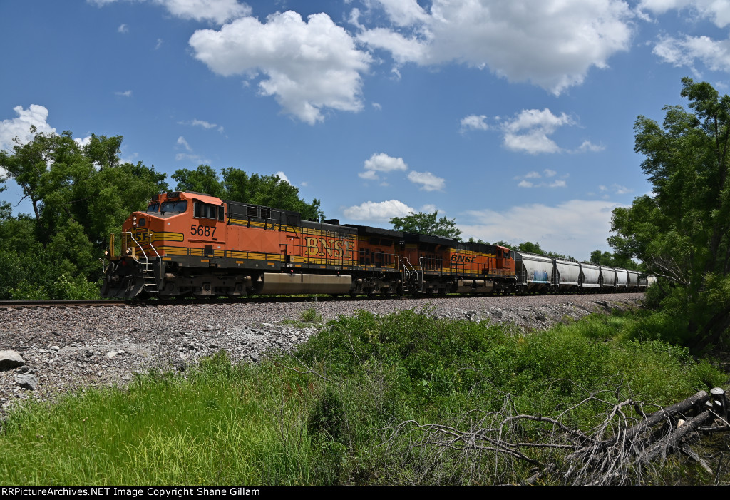 BNSF 5687